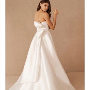 Nouvelle Amsale Pina Wedding Gown Size 14